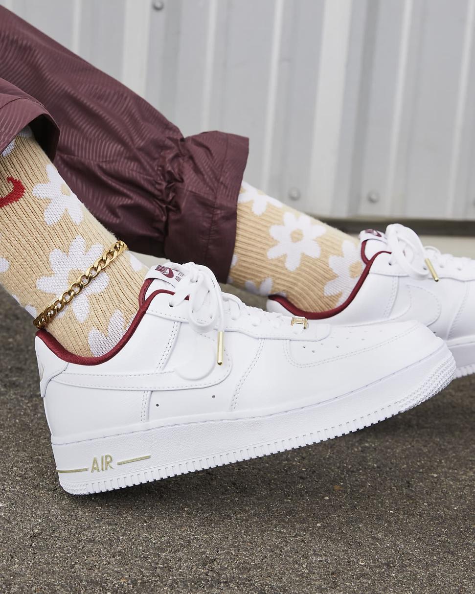Nike Air Force 1 '07 SE White/Team Red/Metallic Gold Star/White | Womens Nike Lifestyle