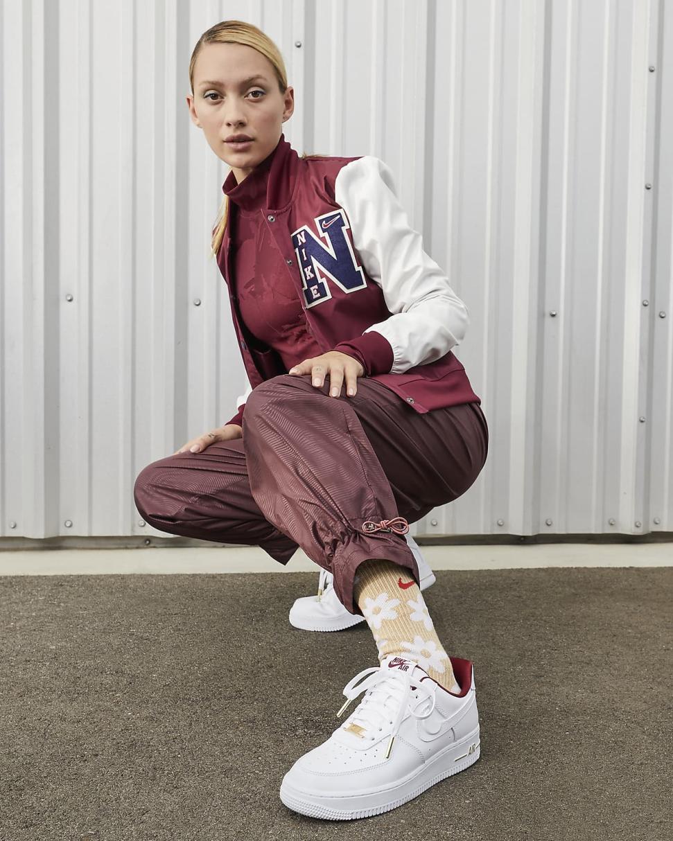 Nike Air Force 1 '07 SE White/Team Red/Metallic Gold Star/White | Womens Nike Lifestyle