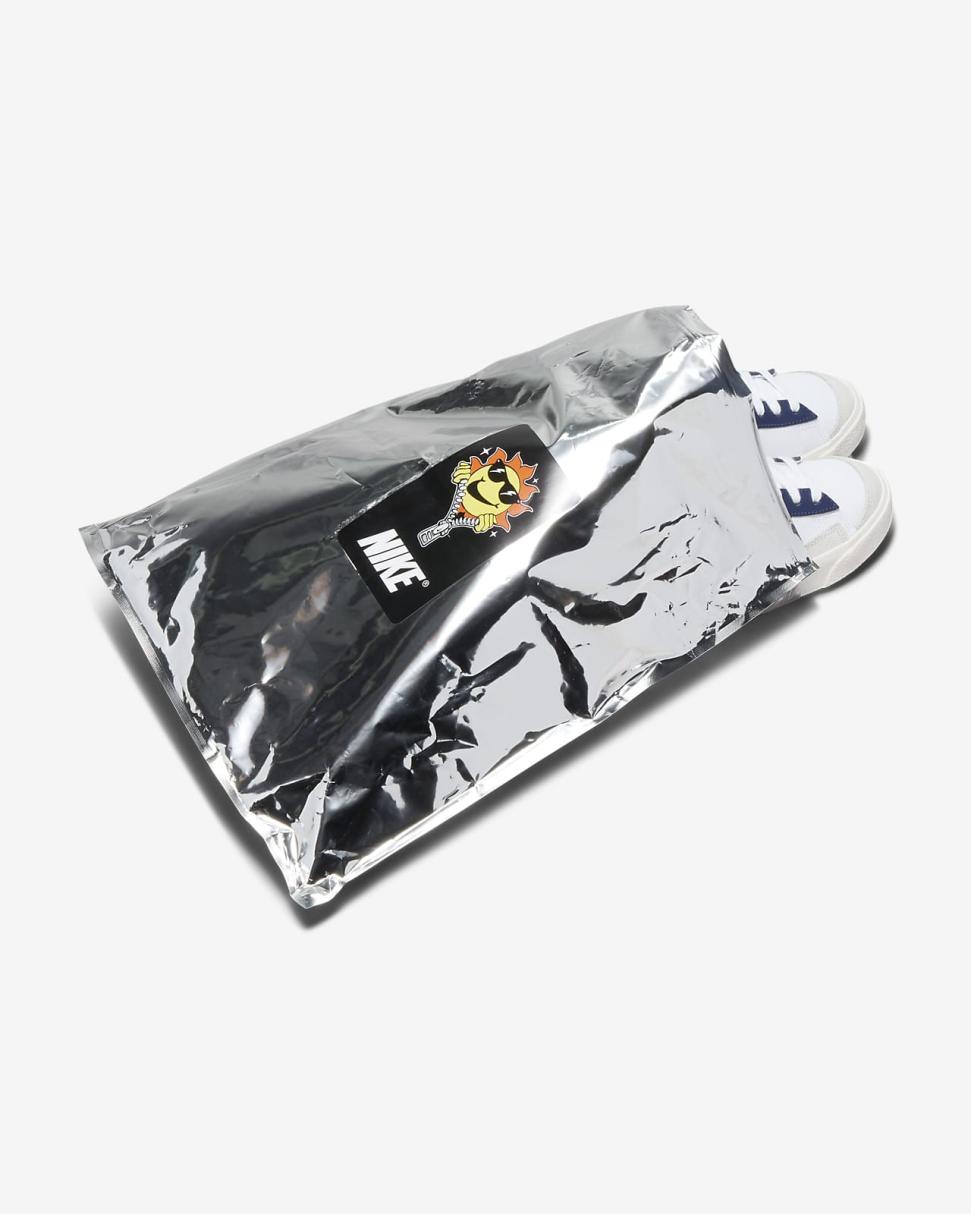 Nike Blazer Mid '77 White/Midnight Navy/Safety Orange/Polar | Kids Nike Tween Collection