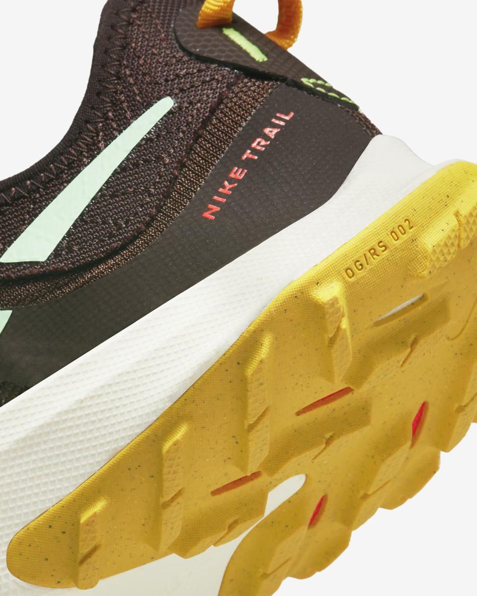 Nike Kiger 8 Velvet Brown/Bright Crimson/Yellow Ochre/Enamel Green | Womens Nike Running