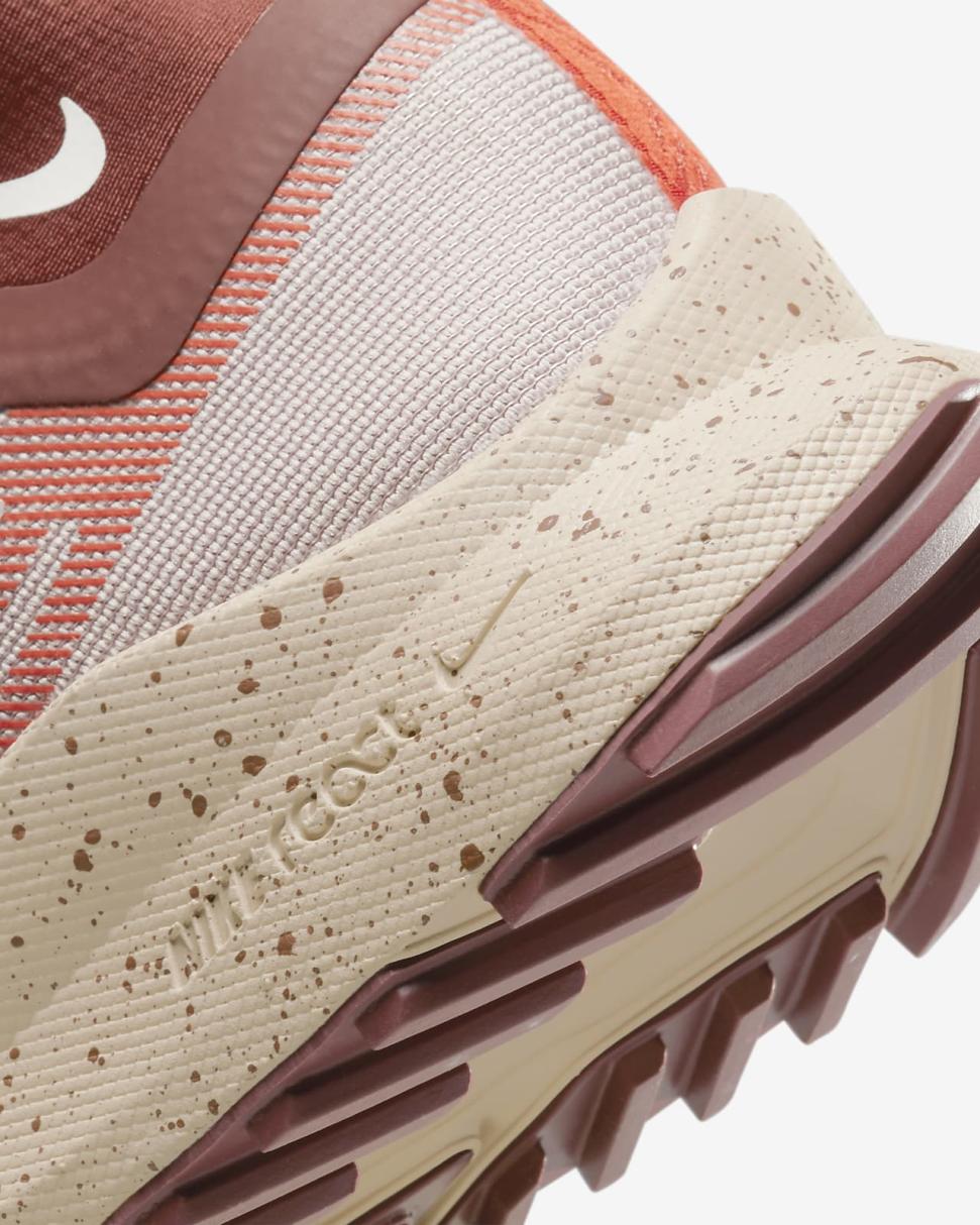 Nike Pegasus Trail 4 GORE-TEX Diffused Taupe/Dark Pony/Sail/Picante Red | Womens Nike Running