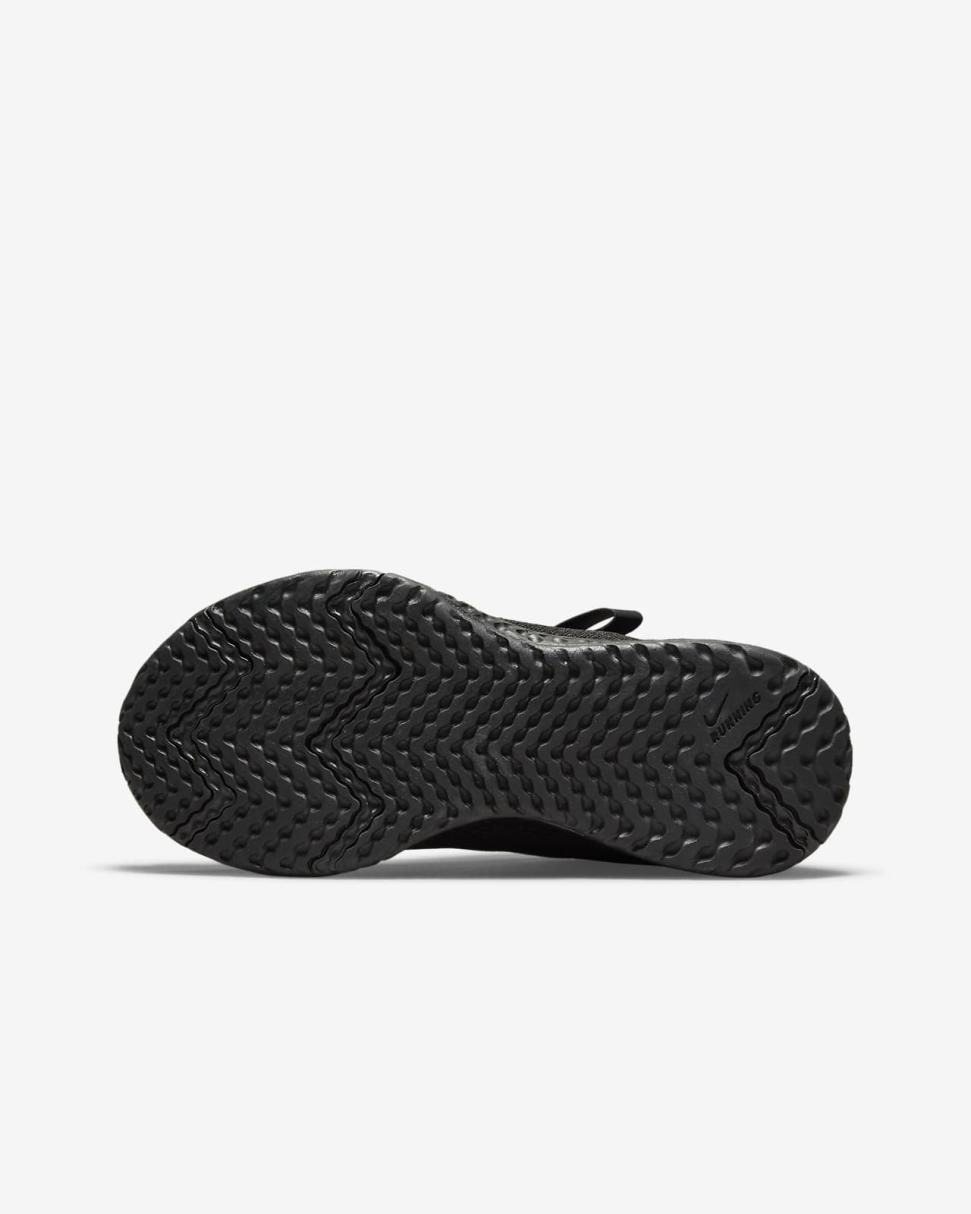 Nike Revolution 6 FlyEase 4E Black/Dark Smoke Grey/Black | Kids Nike Running