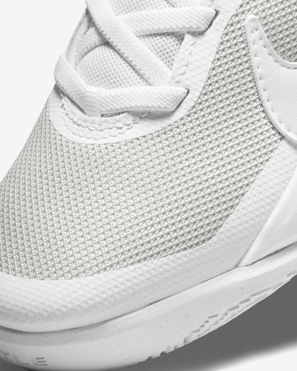 Nike Team Hustle D 10 White/Photon Dust/Volt/White | Kids Nike Basketball